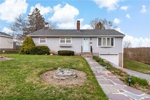 3 Paul Ave in Middletown, RI - Building Photo