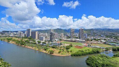 2211 Ala Wai Blvd in Honolulu, HI - Building Photo - Building Photo