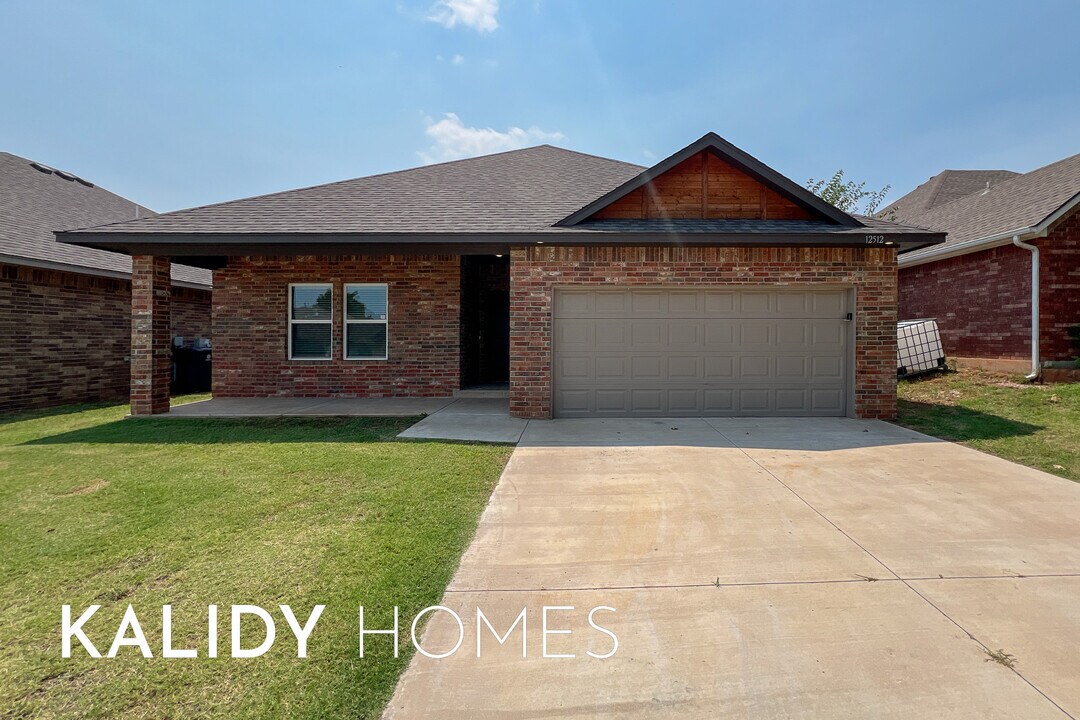 12512 SW 12th St in Yukon, OK - Building Photo