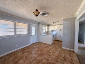 5204 40th St in Lubbock, TX - Foto de edificio - Building Photo