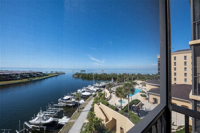 3313 Sunset Key Cir in Punta Gorda, FL - Foto de edificio - Building Photo