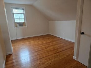 124 Bacon St, Unit B in Waltham, MA - Building Photo - Building Photo