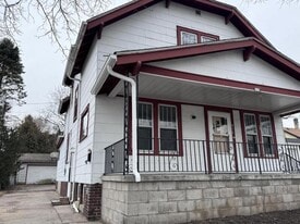 915 Columbus St in Manitowoc, WI - Building Photo