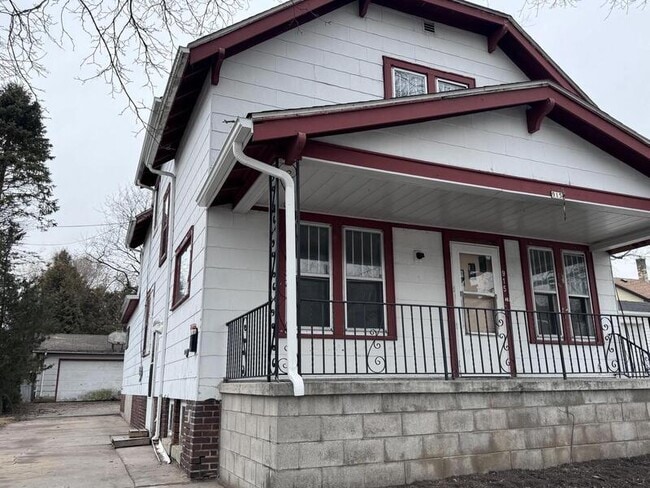 property at 915 Columbus St