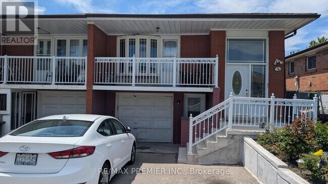 16 Petiole Rd in Toronto, ON - Building Photo - Building Photo