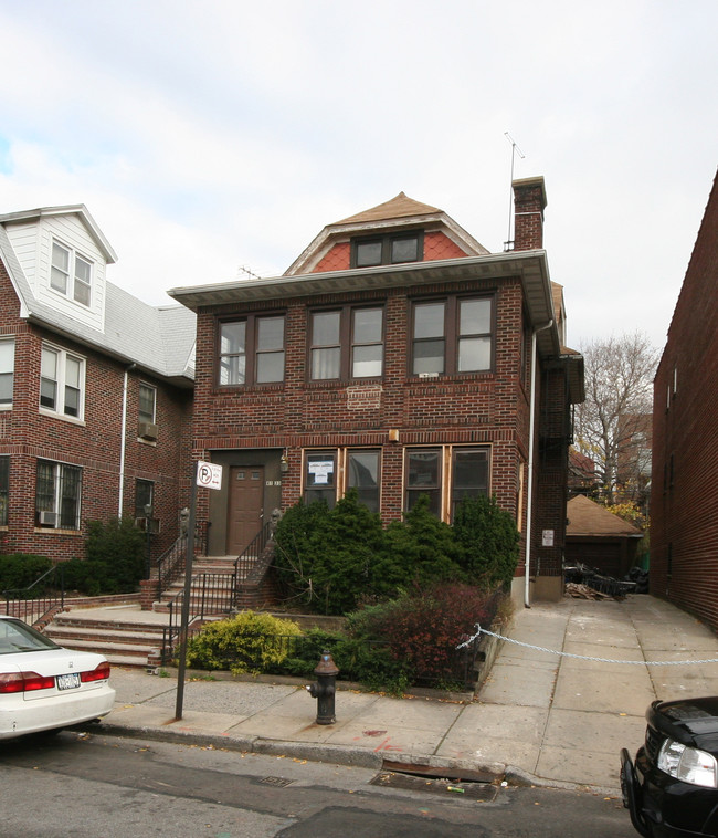 4133 75th St in Flushing, NY - Foto de edificio - Building Photo