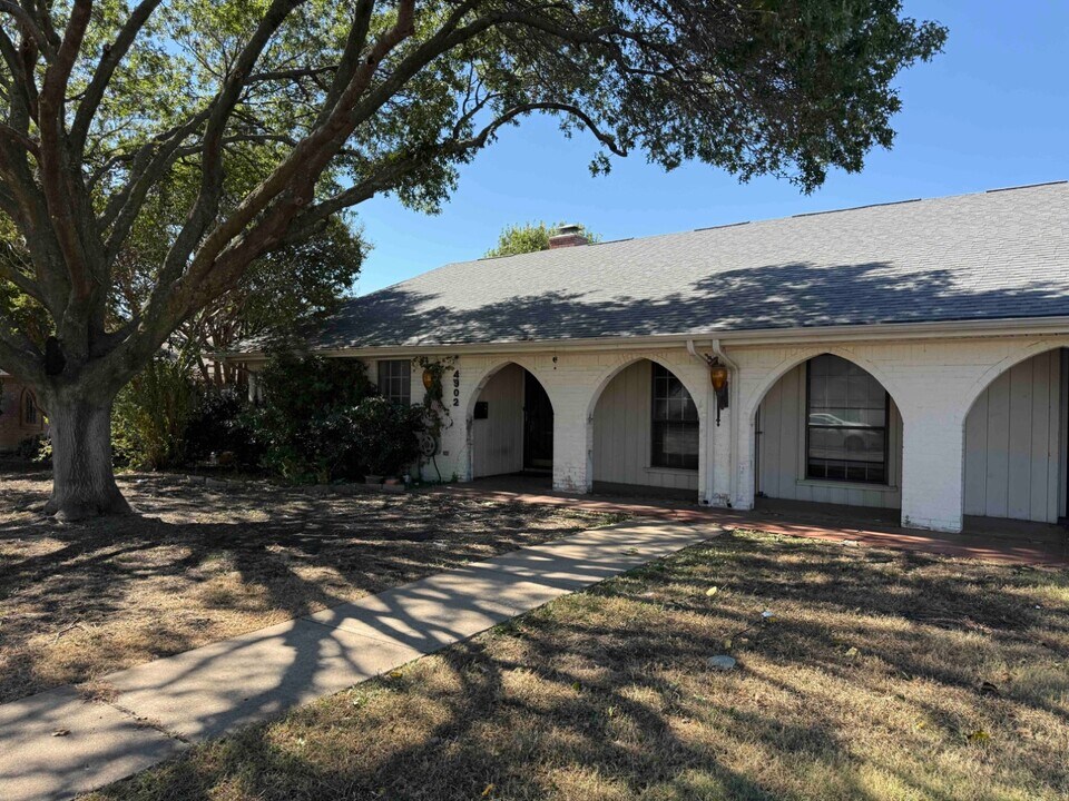 4902 Inverness Ave in Fort Worth, TX - Building Photo