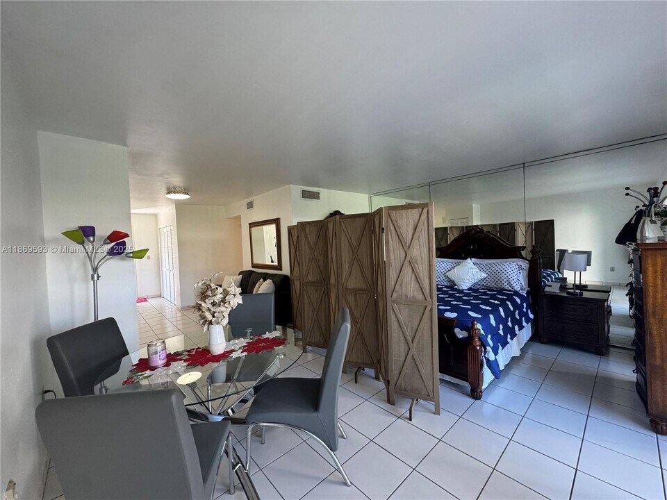 20 NW 87th Ave in Miami, FL - Building Photo