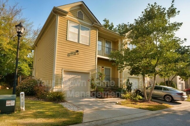 property at 652 Irwin St NE