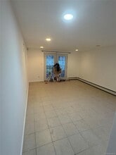 225 W Marshall St in Hempstead, NY - Building Photo - Building Photo