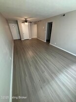 319 Idlewylde Dr in Louisville, KY - Building Photo