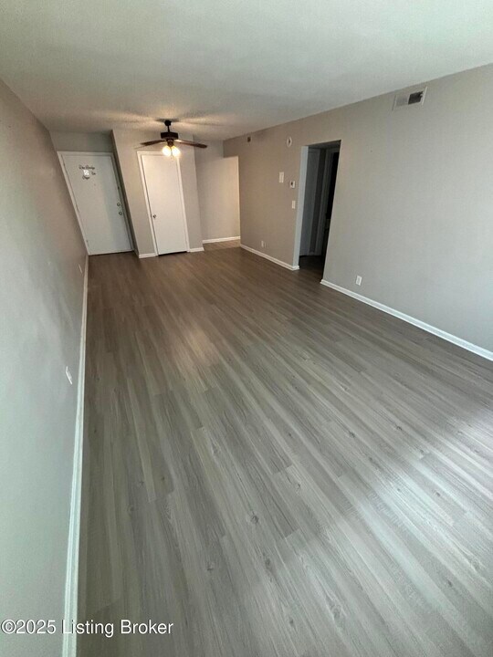 319 Idlewylde Dr in Louisville, KY - Building Photo