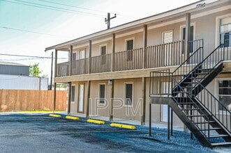 1141 W Acacia Ave in Alamo, TX - Building Photo - Building Photo
