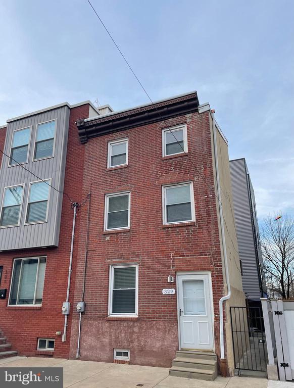 329 W Thompson St in Philadelphia, PA - Building Photo - Building Photo