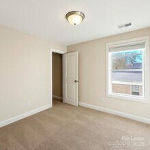 3024 Seymour Dr in Charlotte, NC - Building Photo - Building Photo