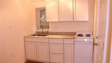 502 Toliver St in Bastrop, TX - Building Photo - Building Photo
