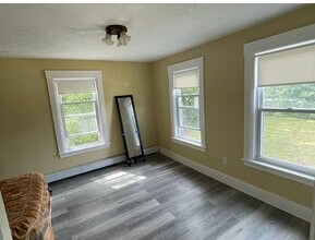 39 Smith St, Unit 2nd floor in Fitchburg, MA - Building Photo - Building Photo