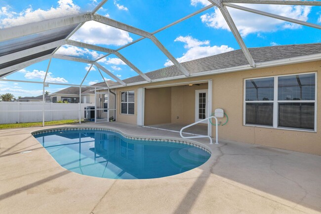 1105 NE 5th Ave in Cape Coral, FL - Building Photo - Building Photo