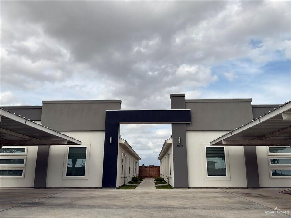 15 Ventura Ave in McAllen, TX - Building Photo