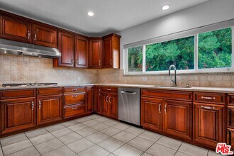 2925 Dona Susana Dr in Los Angeles, CA - Building Photo - Building Photo