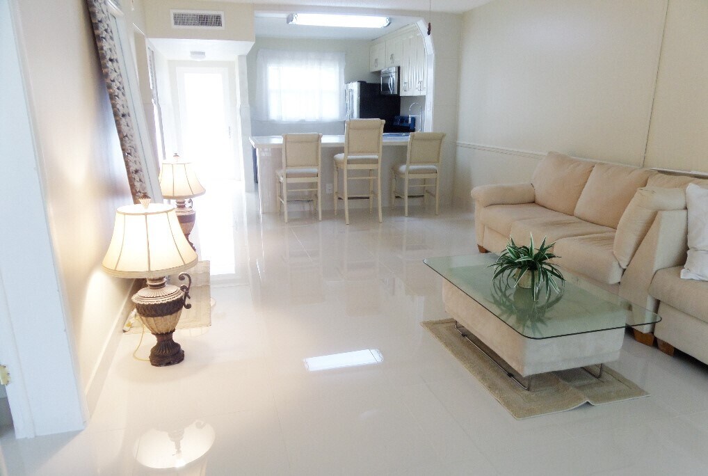 6005 Del Lago Cir, Unit #100 in Sunrise, FL - Building Photo