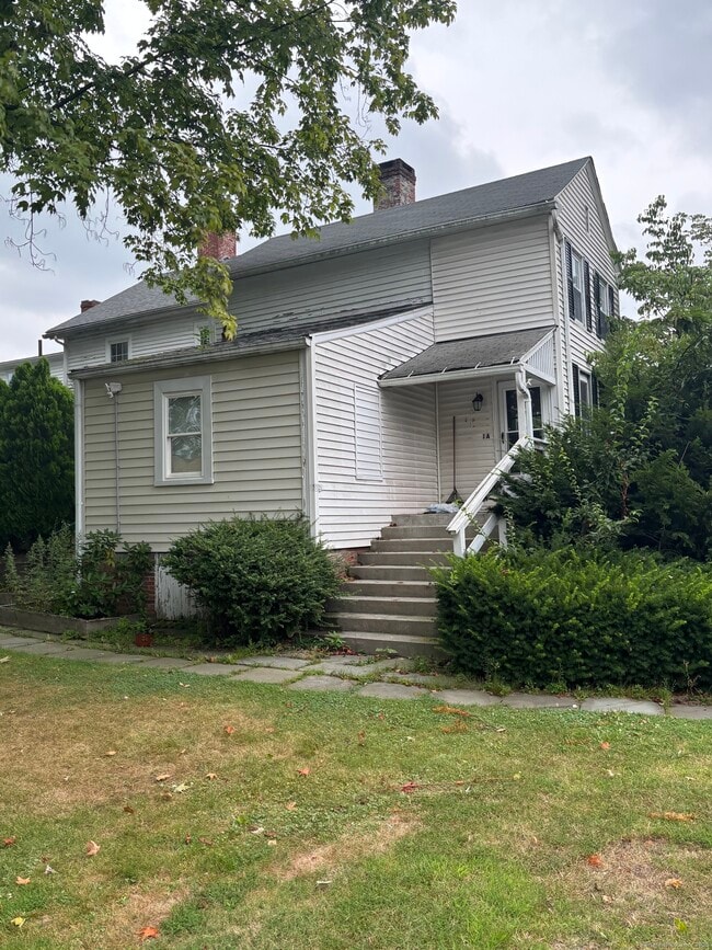 15 Mountain Ave in Bloomfield, CT - Building Photo - Building Photo