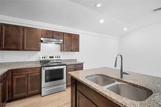 343 Reeves St in Lehigh Acres, FL - Building Photo - Building Photo