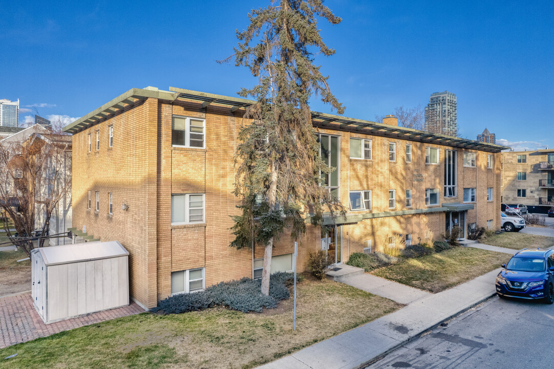 1224 Cameron Ave SW in Calgary, AB - Building Photo