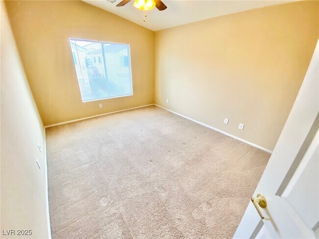 1588 Ward Frontier Ln in Henderson, NV - Foto de edificio - Building Photo