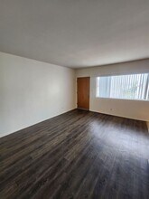 1913 11th St - TWO bedrooms AVAILABALE ! in Santa Monica, CA - Building Photo - Interior Photo
