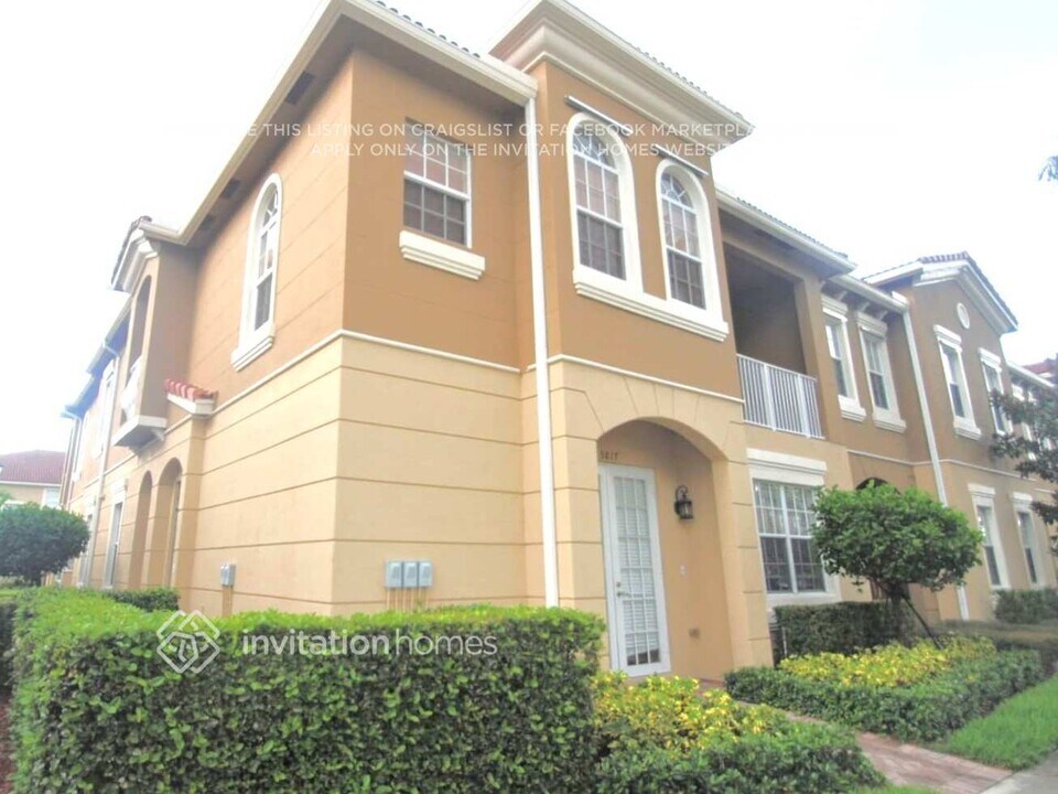 5817 Hampton Hills Blvd in Tamarac, FL - Building Photo