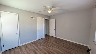 5825 Sunshine Dr in St. Louis, MO - Foto de edificio - Building Photo