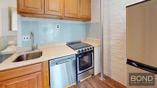 property at 43 E 1st St