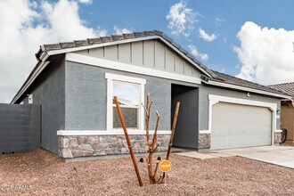 9621 W Agora Ln in Tolleson, AZ - Building Photo - Building Photo