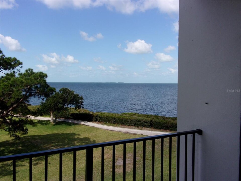 332 Mariner Dr in Tarpon Springs, FL - Building Photo