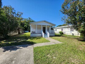 811 N D St in Pensacola, FL - Building Photo