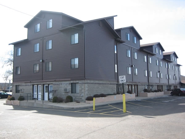 Benton Hall in St. Cloud, MN - Foto de edificio - Building Photo