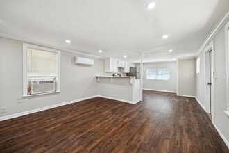 703 E Fayle Ave in Baytown, TX - Building Photo - Building Photo