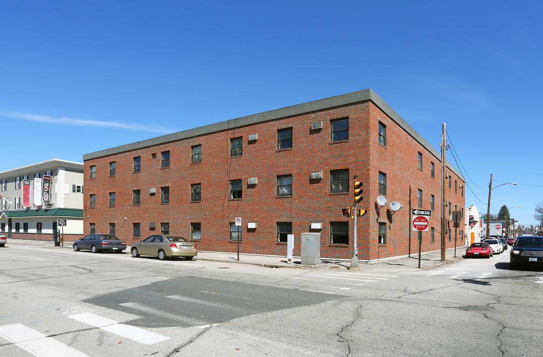 Lake Avenue Apartments in Manchester, NH - Building Photo