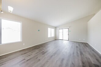 3154 W Via Montoya Dr in Phoenix, AZ - Foto de edificio - Building Photo