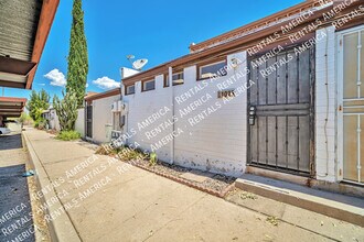 1023 N Bedford Dr in Tucson, AZ - Building Photo - Building Photo