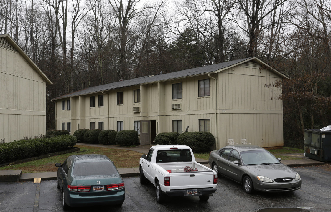 Creekside Apartments in Spartanburg, SC - Building Photo