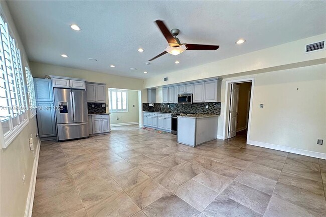 349 Mahogany Dr in Key Largo, FL - Building Photo - Building Photo