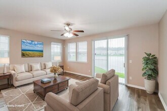 6055 Bartram Village Dr in Jacksonville, FL - Foto de edificio - Building Photo