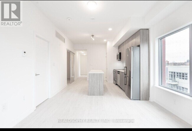 2433 Dufferin St in Toronto, ON - Building Photo - Building Photo