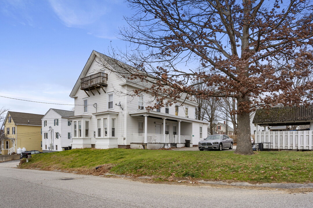 8 George St in Berwick, ME - Building Photo