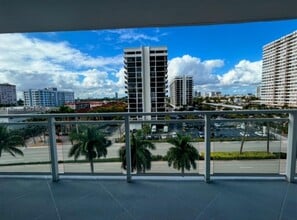 2030 S Ocean Dr in Hallandale Beach, FL - Building Photo - Building Photo