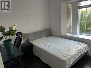 5510 Rumble St in Burnaby, BC - Building Photo - Building Photo