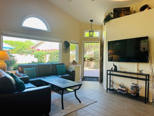 9257 E Sutton Dr in Scottsdale, AZ - Building Photo - Building Photo