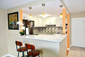 2015 S Finley Rd in Lombard, IL - Building Photo - Building Photo
